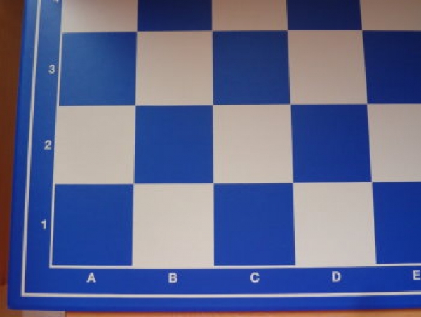 chess set blue-white